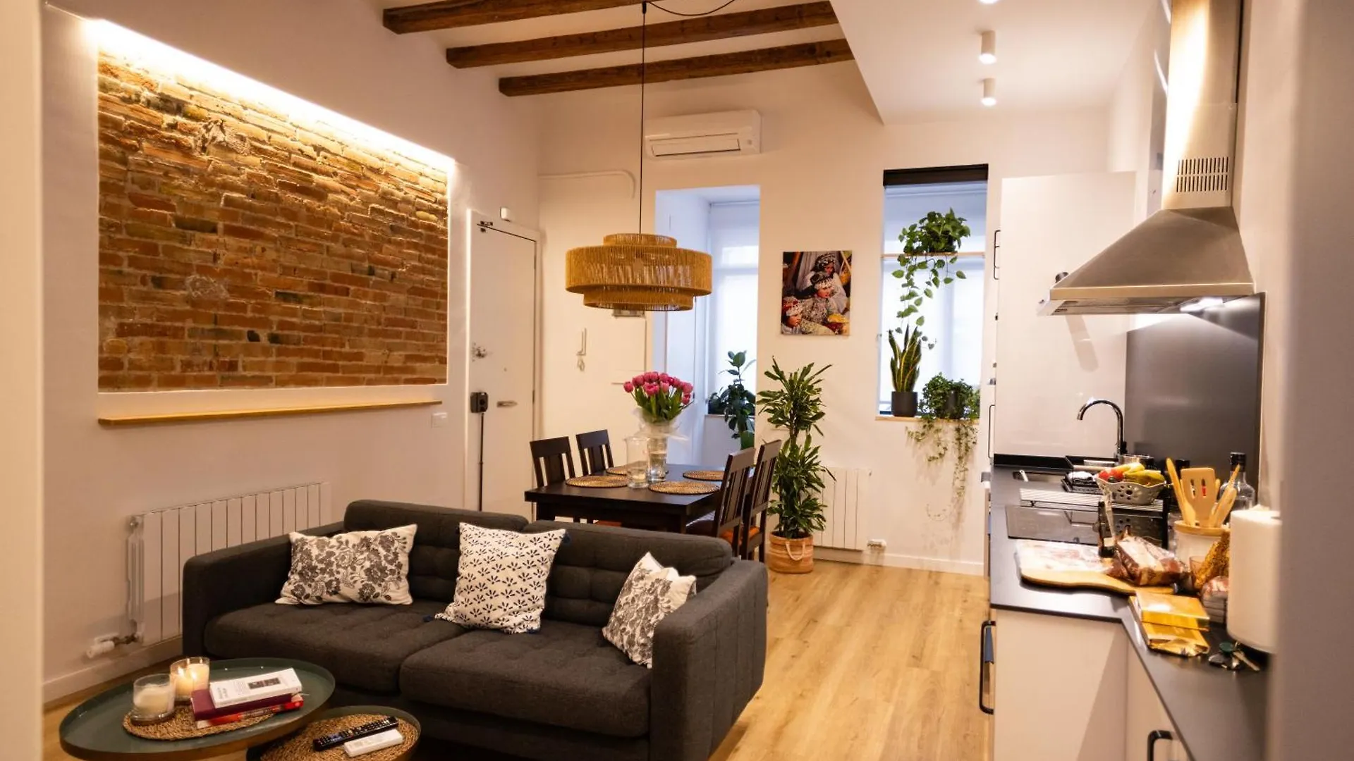 Poble Sec Charming Apartment Барселона Испания