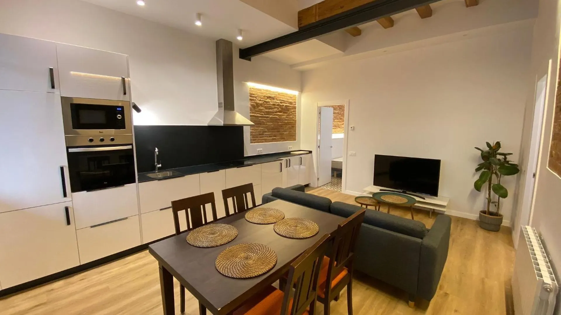 Poble Sec Charming Apartment برشلونة 0*,  إسبانيا